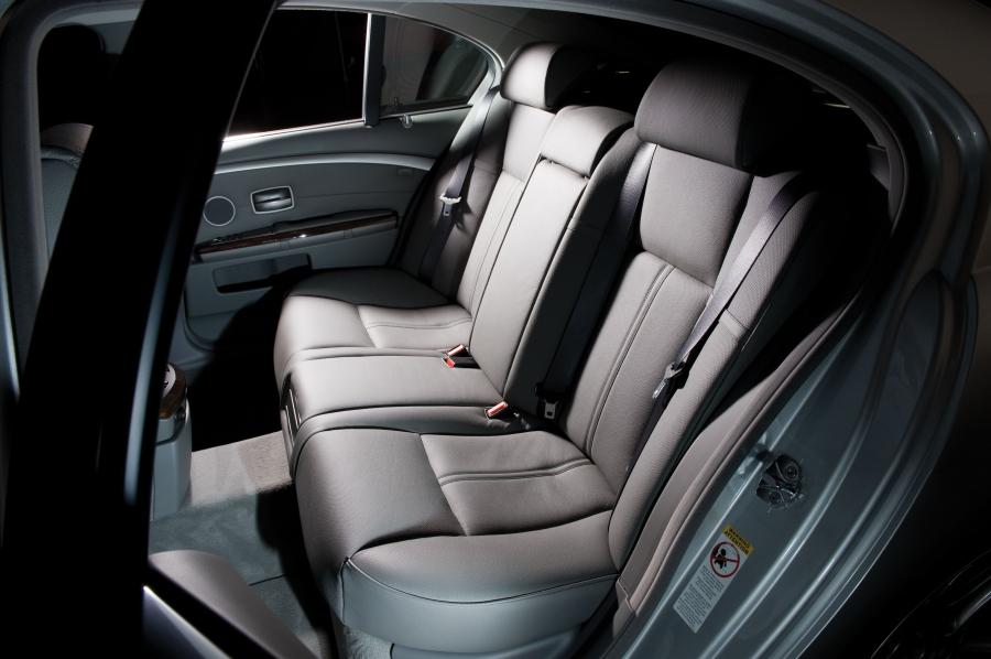  BMW 750i 2006 года  (фото 2 из 6)